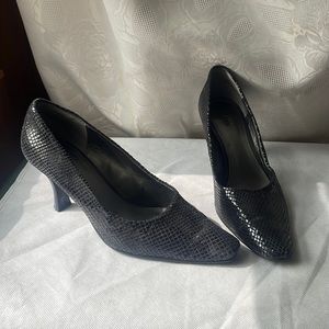 Bass Analise Textured Pumps in black Size 8.5M - 3” Heel